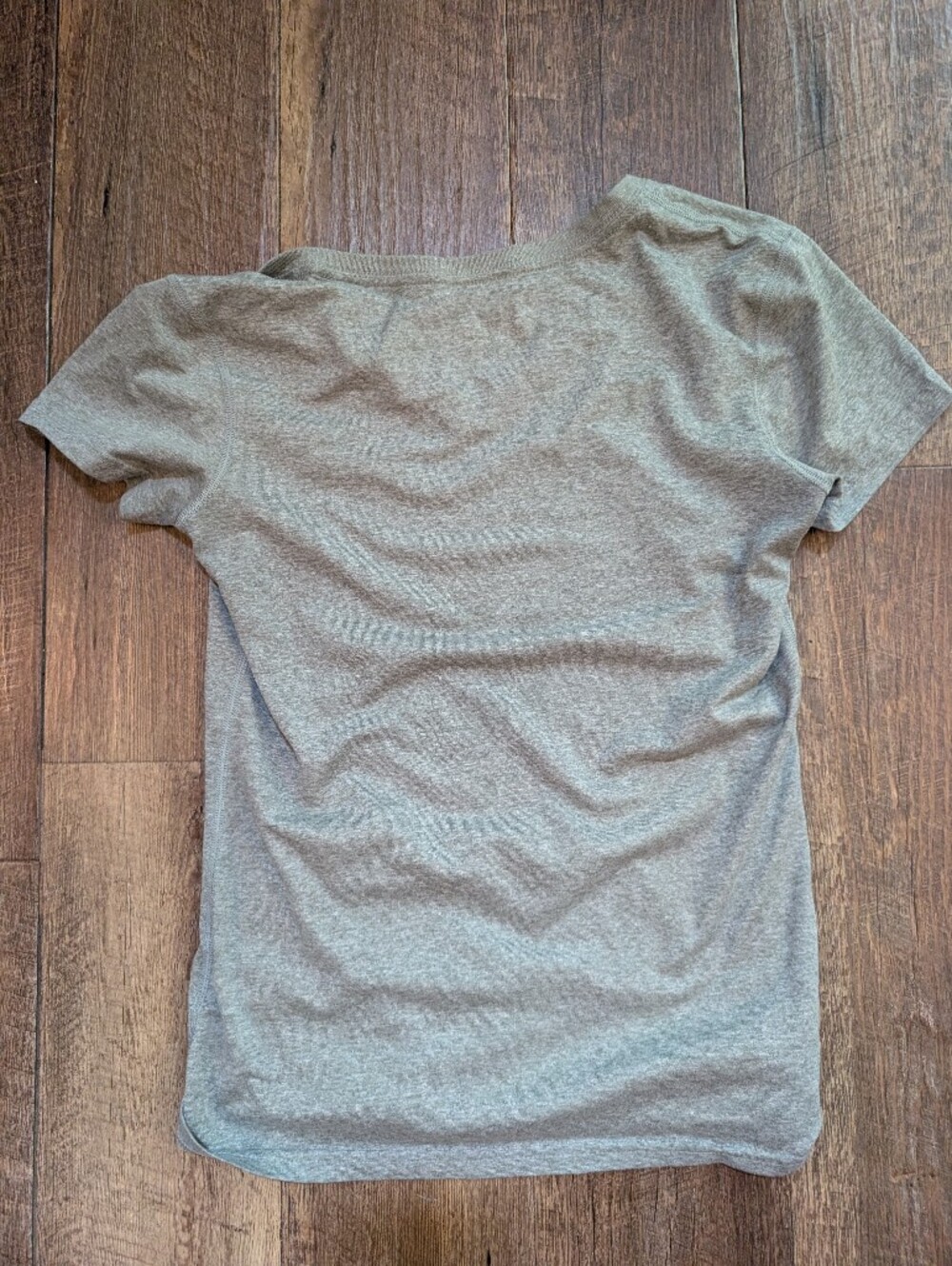 Nike Women's Heather Gray Dri-FIT V-Neck Short Sleeve Tee Size Small - Picture 4 of 4